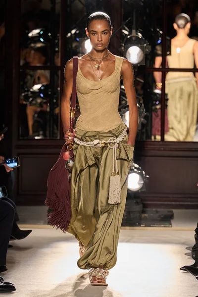 Look 19